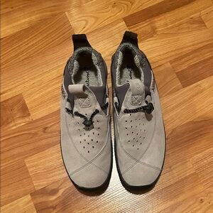 Smartwool 8.5 Women’s Light Gray Slip-On Loafers with Bungee Lacing